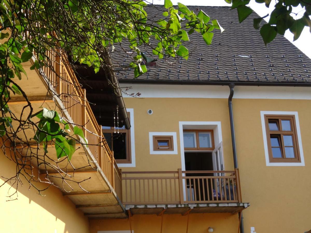 Gaestehaus Familie Loeffler - Ferienwohnung Am Stadtplatz In Litschau Exterior foto