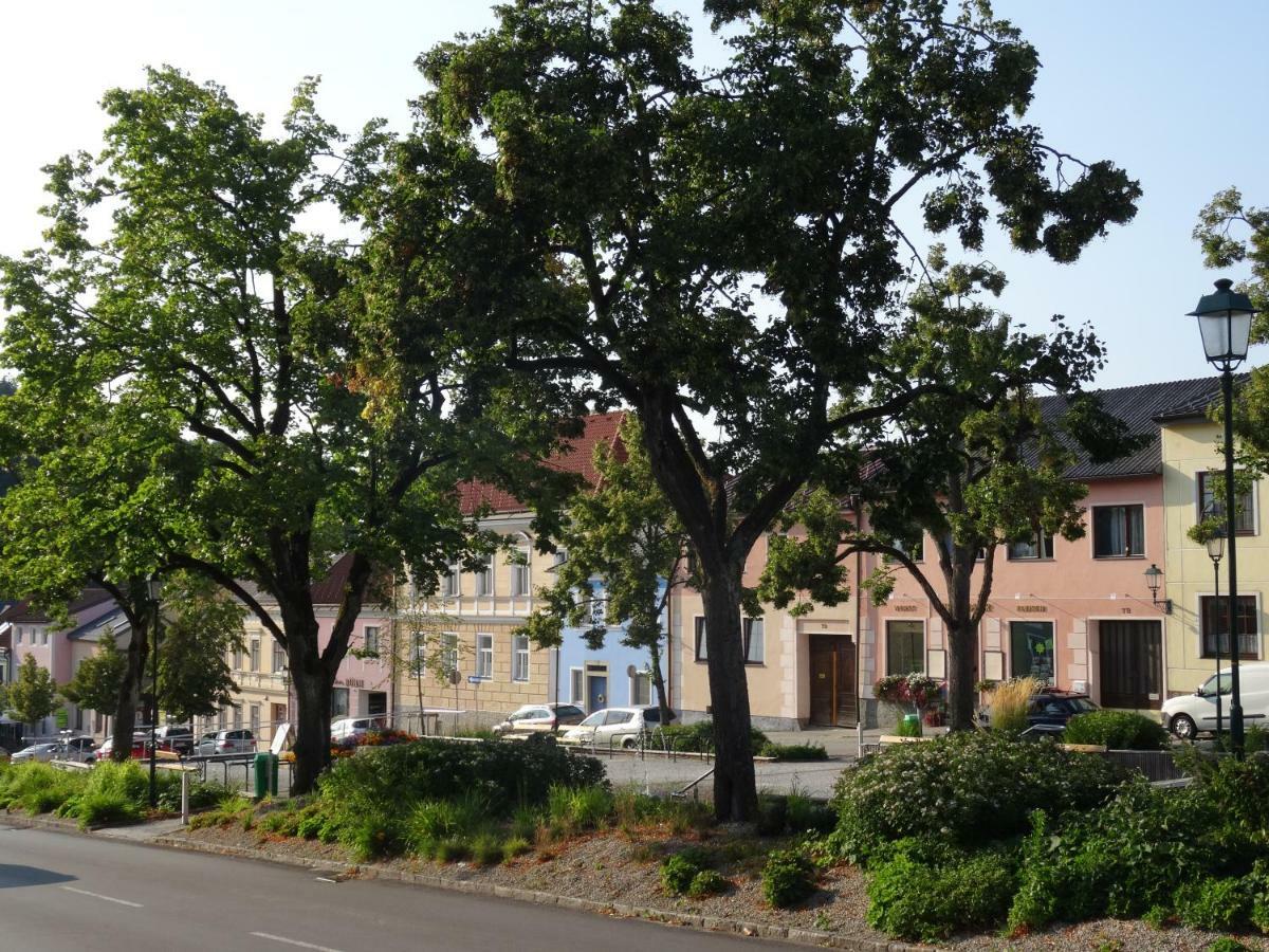 Gaestehaus Familie Loeffler - Ferienwohnung Am Stadtplatz In Litschau Exterior foto